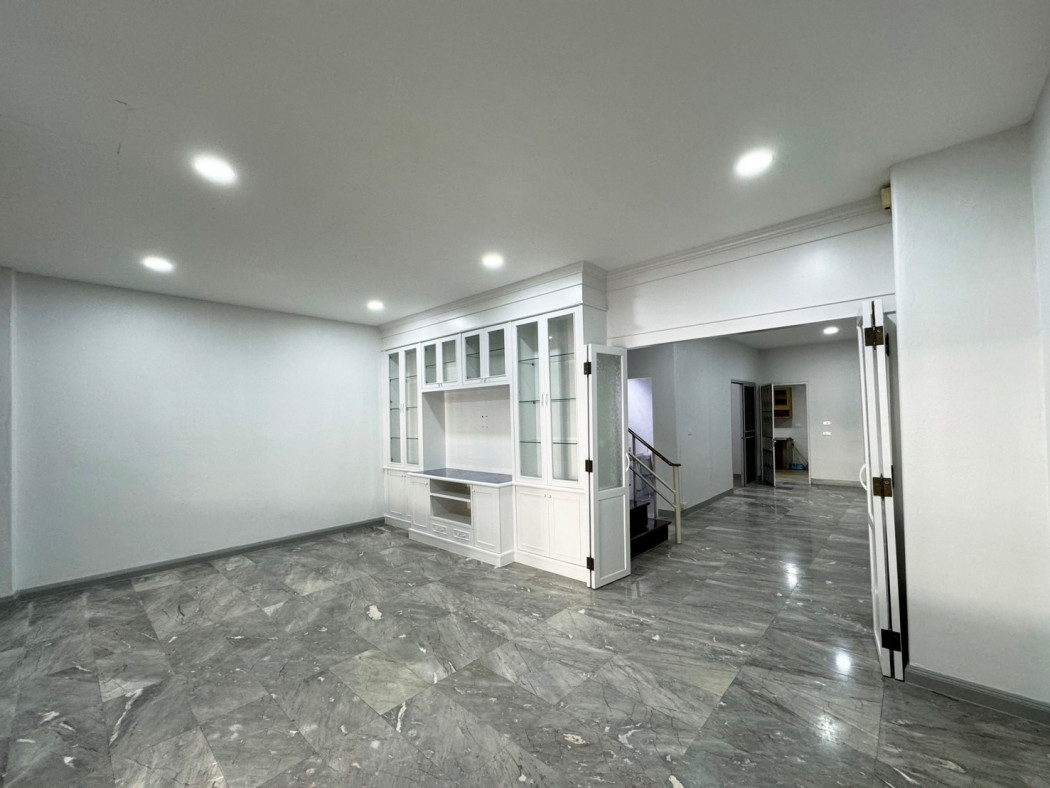 ให้เช่า ทาวน์โฮม M297 บ้านวราธรวิลล์ พัฒนาการ 44 300 ตรม. 31.5 ตร.วา รูปที่ 2