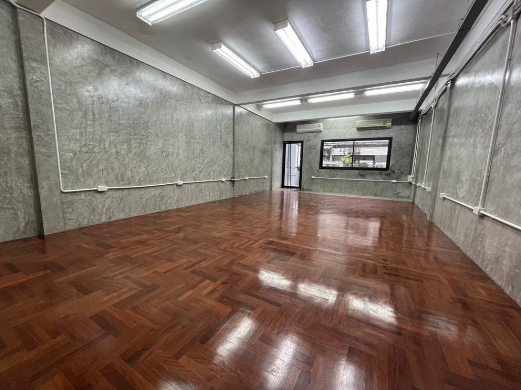 Townhouse Converted to Loft Office Space in Sathorn ID-13895 รูปที่ 6