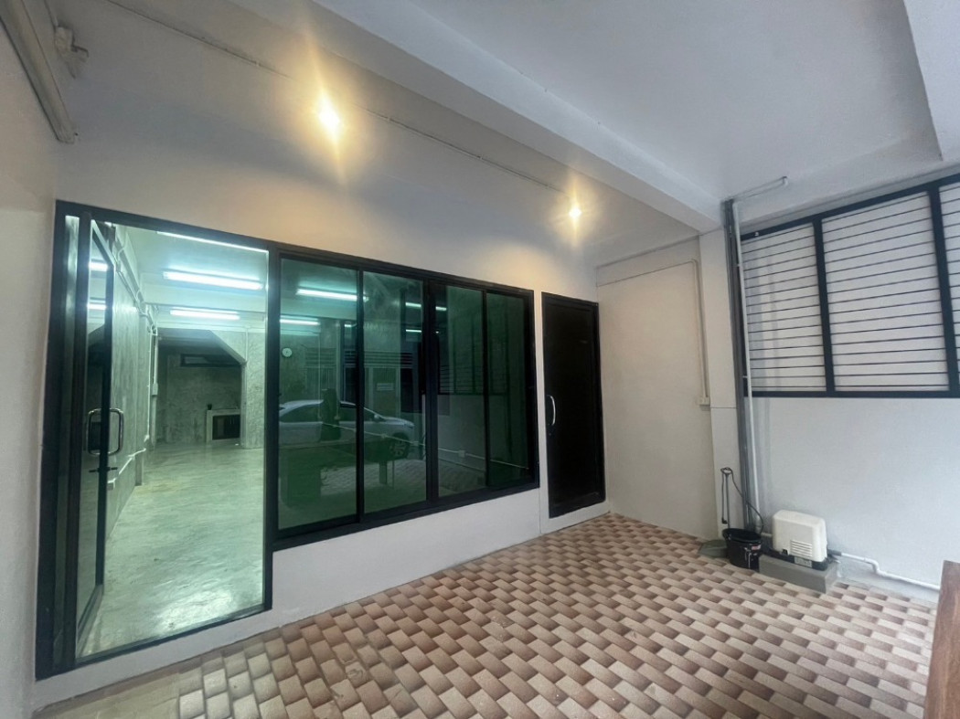 Townhouse Converted to Loft Office Space in Sathorn ID-13895 รูปที่ 1