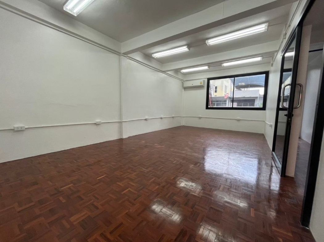 Townhouse Converted to Loft Office Space in Sathorn ID-13895 รูปที่ 3