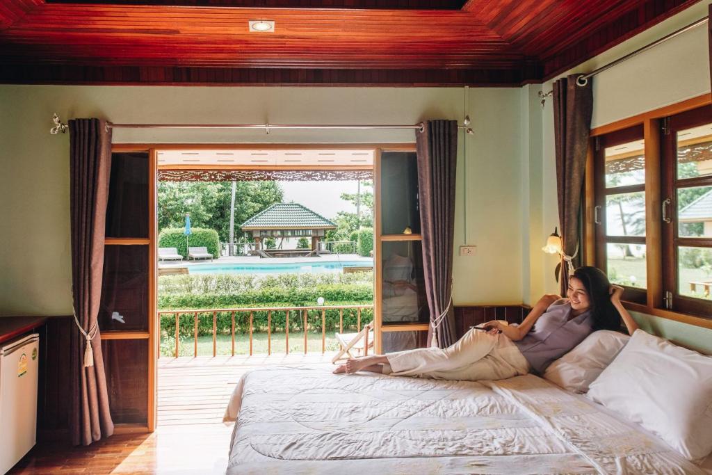 ขายรีสอร์ทบนเกาะสุกร อ.ปะเหลียน จ.ตรัง ฝั่งอันดามัน 42 ห้อง เนื้อที่ 16 ไร่ หน้าหาดกว้าง 220 เมตร.   รูปที่ 3