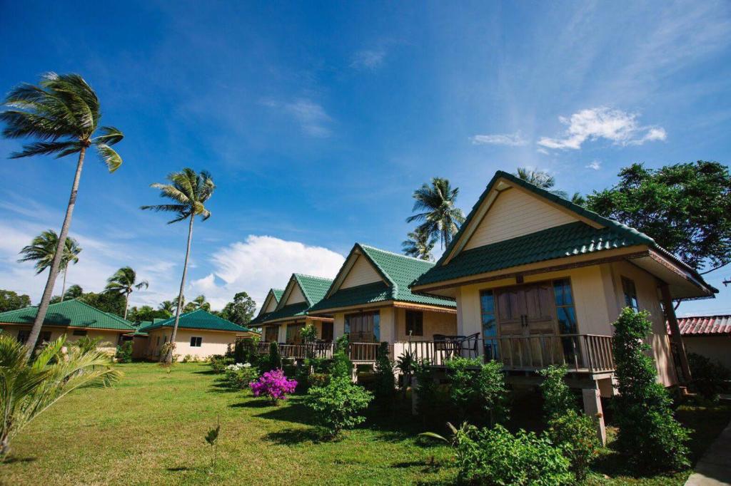 ขายรีสอร์ทบนเกาะสุกร อ.ปะเหลียน จ.ตรัง ฝั่งอันดามัน 42 ห้อง เนื้อที่ 16 ไร่ หน้าหาดกว้าง 220 เมตร.   รูปที่ 7