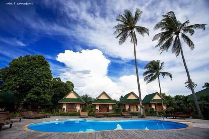 ขายรีสอร์ทบนเกาะสุกร อ.ปะเหลียน จ.ตรัง ฝั่งอันดามัน 42 ห้อง เนื้อที่ 16 ไร่ หน้าหาดกว้าง 220 เมตร.   รูปที่ 5