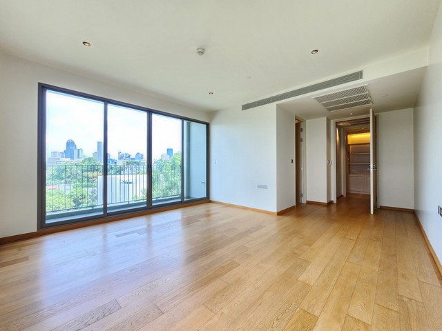 Unfurnished  2 Bedrooms Corner Condo for Rent with Sathorn / Yennakart. Supreme Legend รูปที่ 1