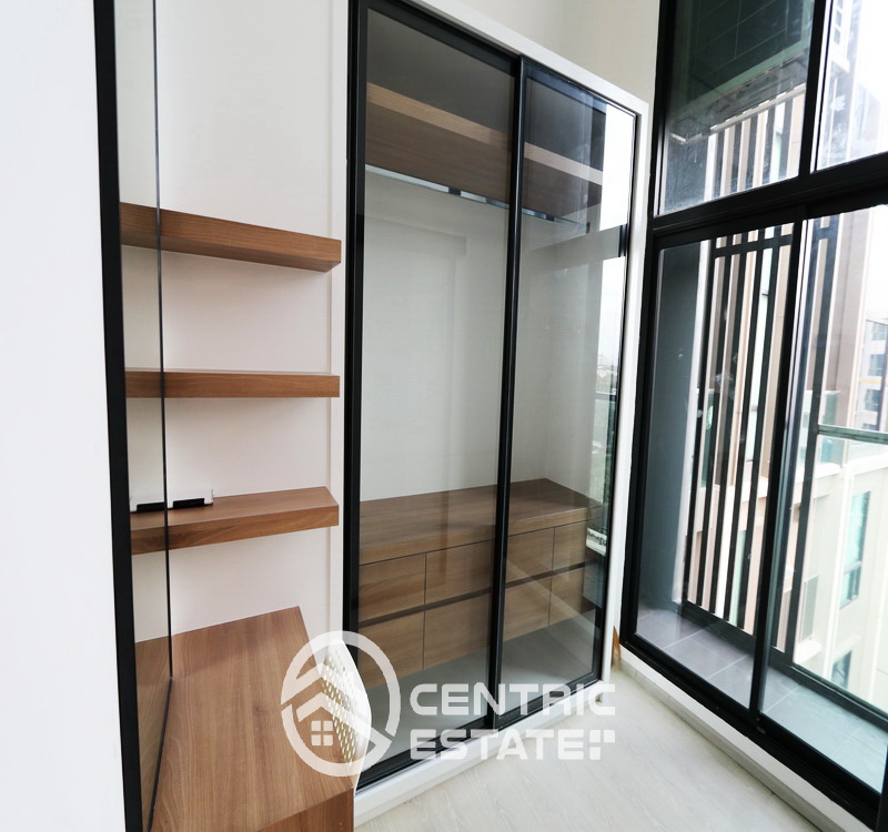 ขาย/เช่า คอนโดห้อง DUPLEX ห้องสวย วิวสระว่ายน้ำ ภายในตกแต่งบิ้วท์อินอย่างดี สนใจโทร 063 224 6538 รูปที่ 4
