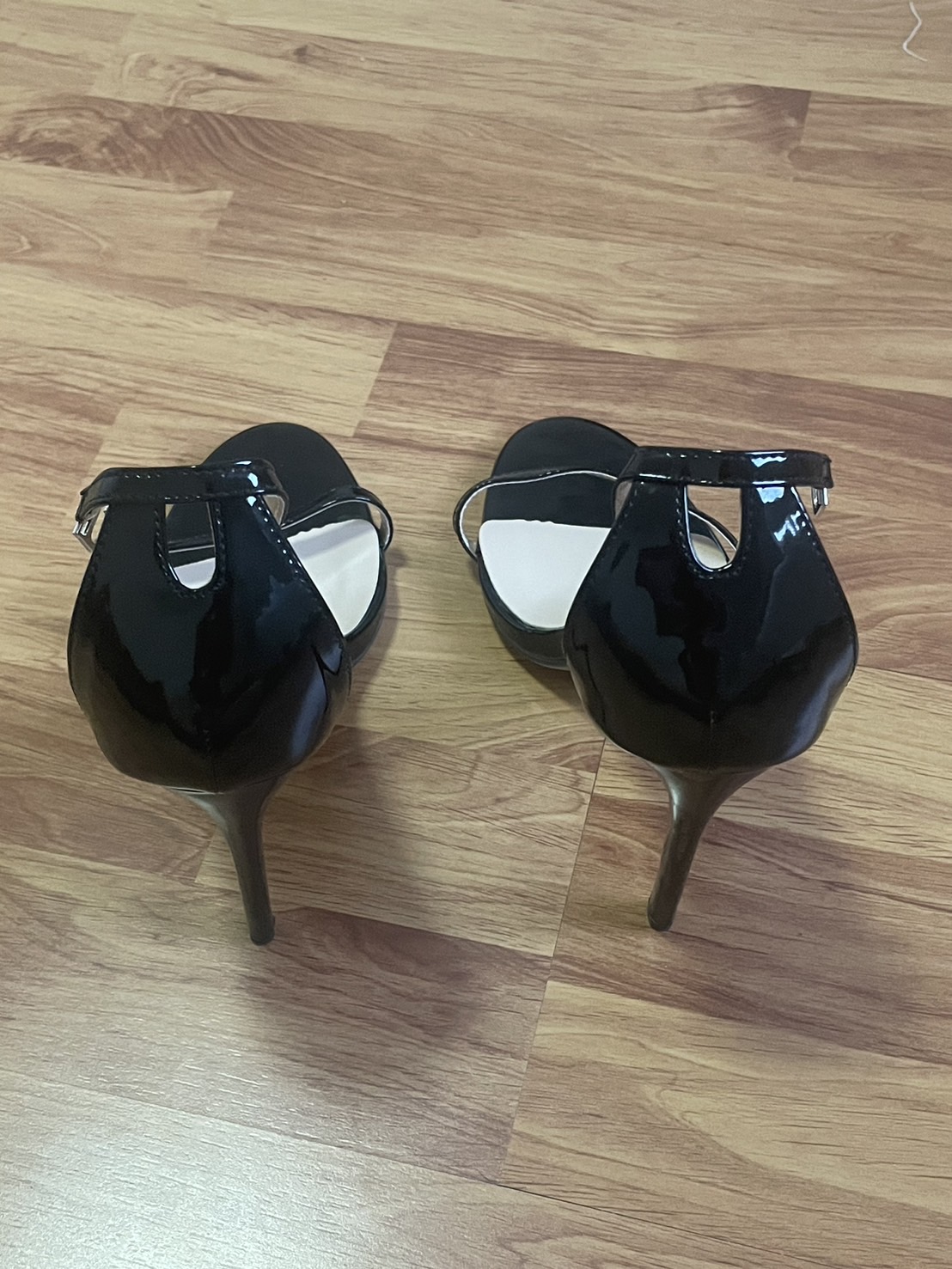 ร้องเท้าคัดชู ส้นสูง แบรนด์ Fat Shoes รูปที่ 4