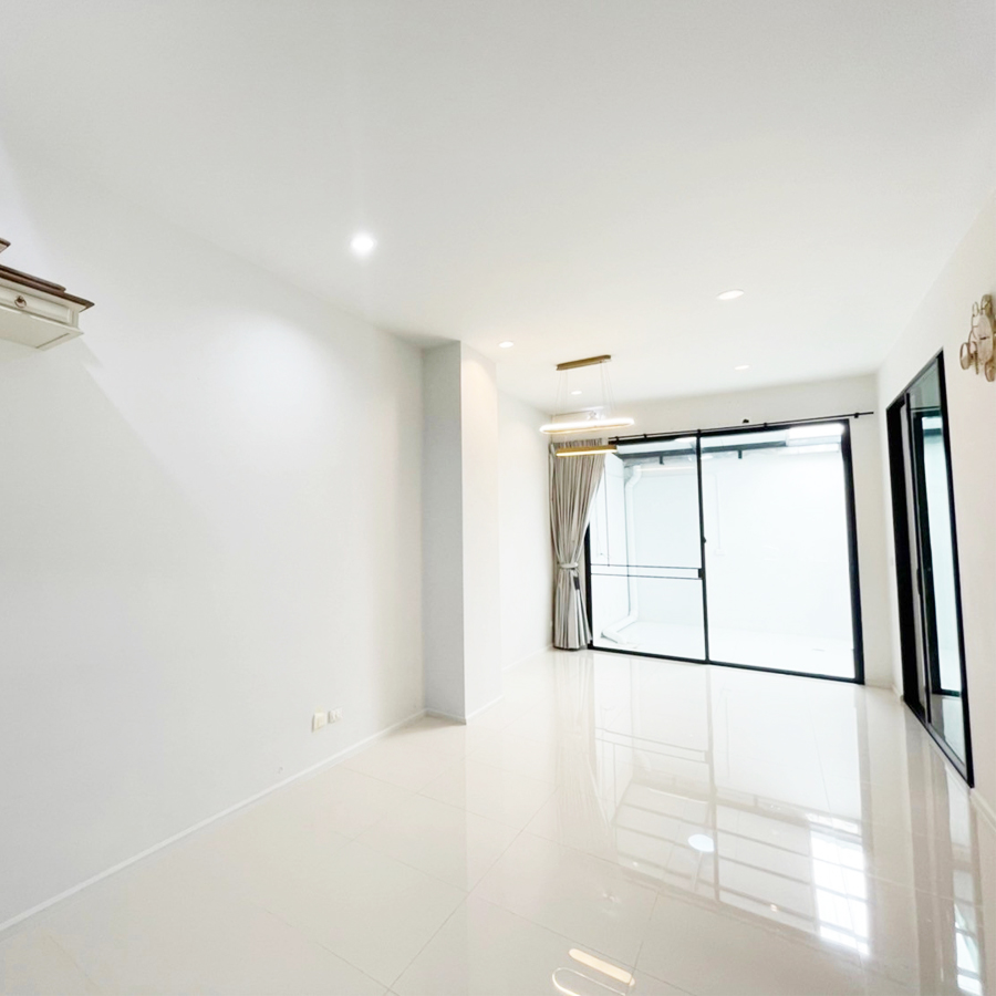 ขายทาวน์โฮม3ชั้น 23.9ตรว. หลังมุม ม.โคราซอน ประชาชื่น แต่งสวยพร้อมอยู่ หน้าบ้านไม่ชนใคร รูปที่ 4