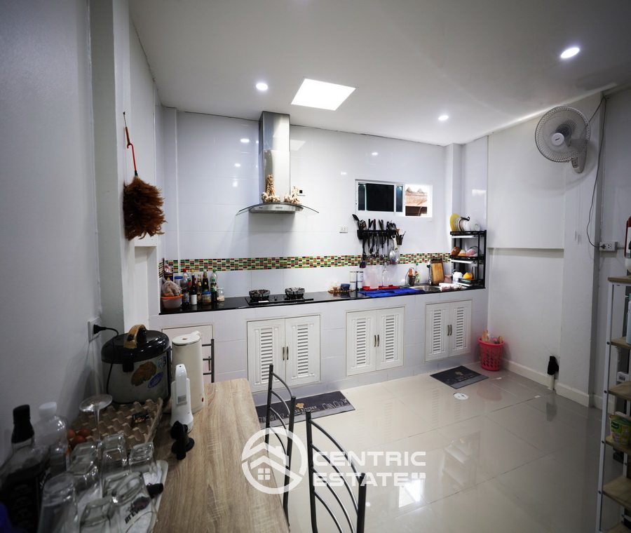 ขายทาวน์เฮ้าส์ 3 ชั้น บ้านสภาพดี พร้อมเข้าอยู่ สะดวกต่อการเดินทาง รายล้อมไปด้วยสิ่งอำนวยความสะดวกที่ครบครัน รูปที่ 3