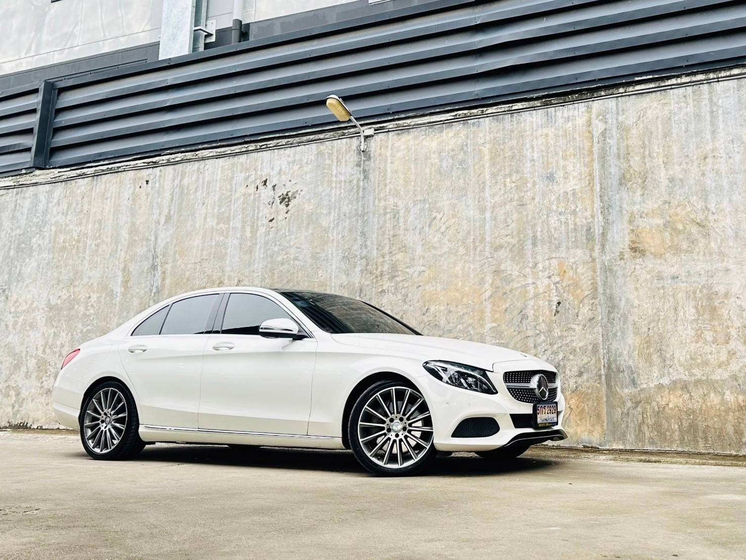 2016 แท้ BENZ C350e AMG DYNAMIC โฉม W205 รูปที่ 1