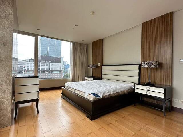 2-Bedroom Unit for Rent at The Park Chidlom, near BTS Chit Lom & MRT Si Lom รูปที่ 1