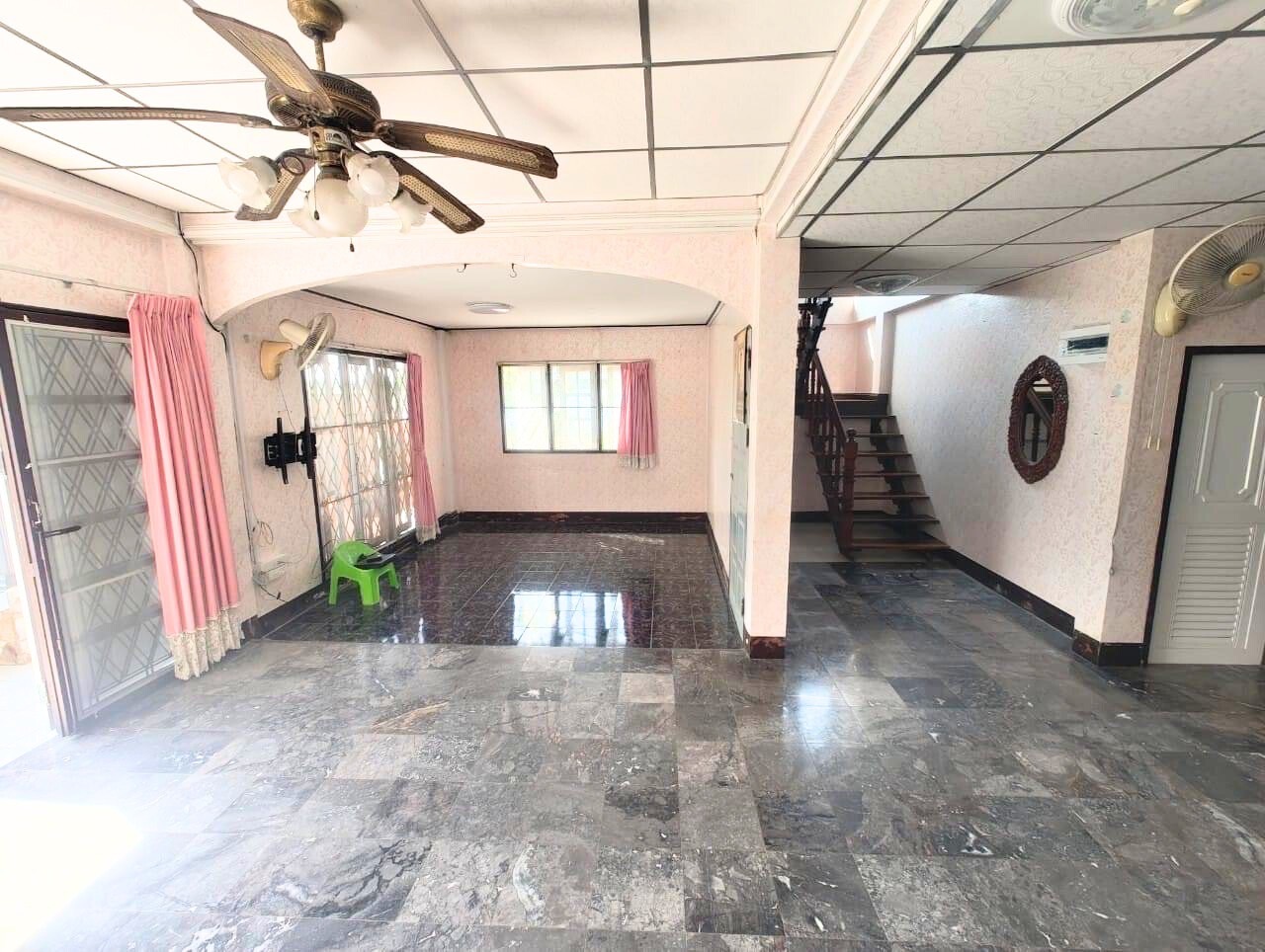 บ้านเดี่ยว 2 ชั้น (หลังมุม) วิวสวย เห็นภูเขา ทำเลดี สัตหีบ รูปที่ 5