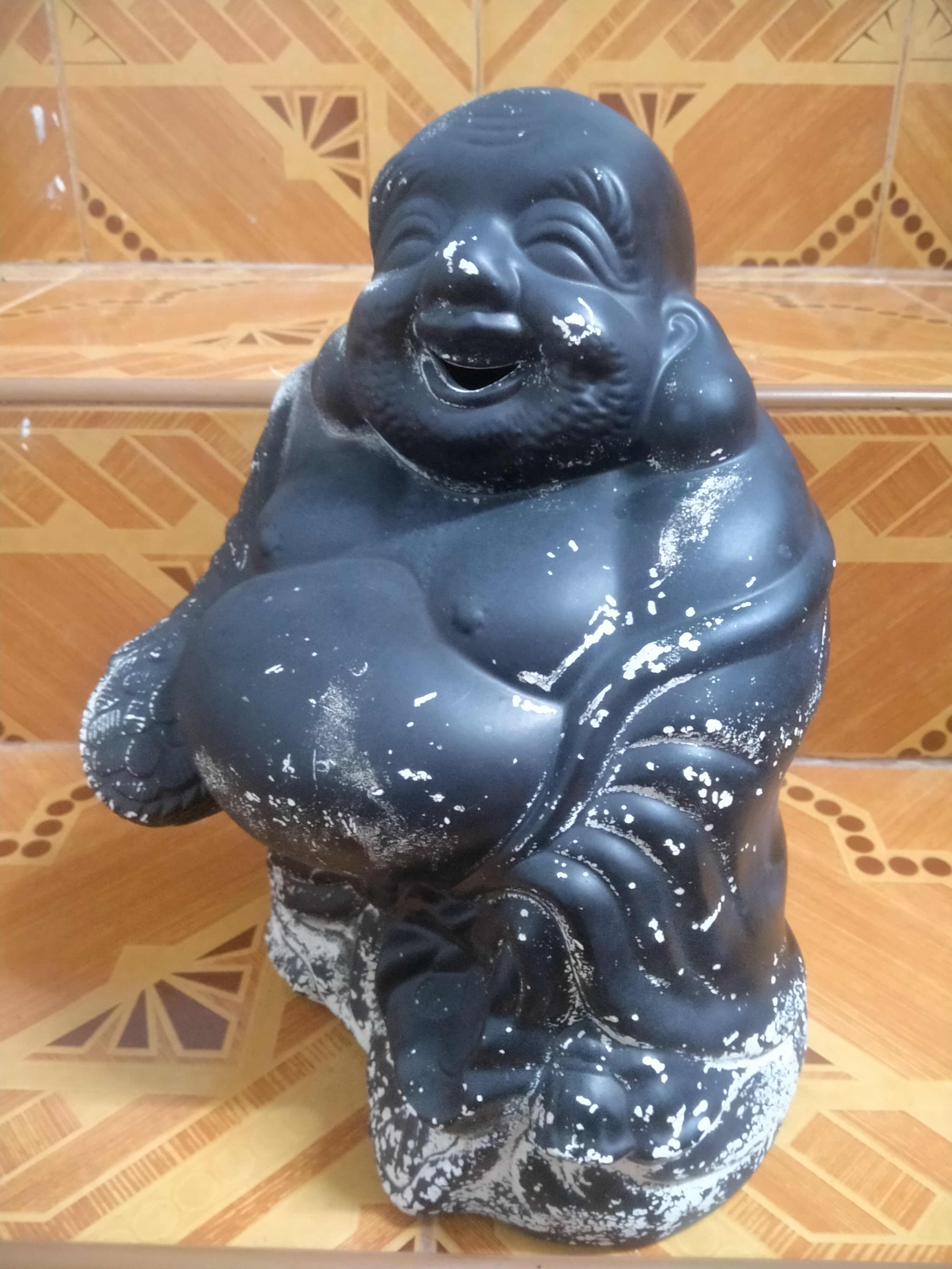 เครื่องปั้นดินเผา Hotei เทพเจ้าแห่งโชคลาภเจ็ดองค์ ผลิตโดย Juko Lucky Charm Object โบราณ  ขนาดสูง 33 ซม กว้าง 28 ซม ลึก 23 ซม รูปที่ 3