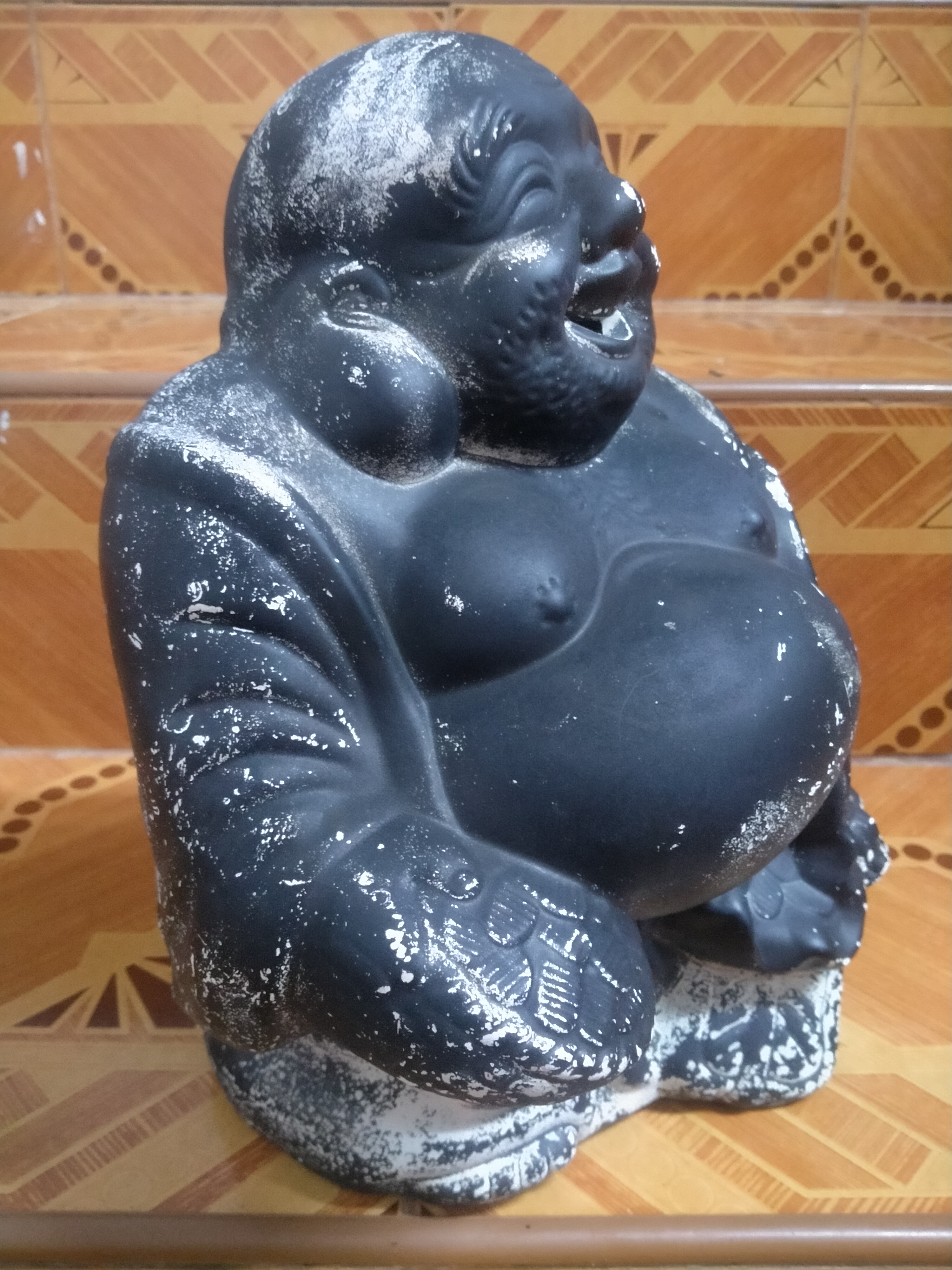 เครื่องปั้นดินเผา Hotei เทพเจ้าแห่งโชคลาภเจ็ดองค์ ผลิตโดย Juko Lucky Charm Object โบราณ  ขนาดสูง 33 ซม กว้าง 28 ซม ลึก 23 ซม รูปที่ 4