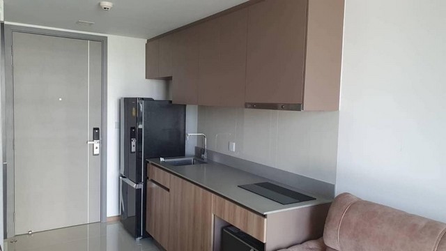 Taka Haus Ekamai spacious safe quiet 8th floor BTS Ekkamai รูปที่ 1