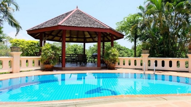 For sale Tropical Villa Saraphi Chiang Mai size 830 sq.w. built from ancient teak wood by craftsmen. peaceful. รูปที่ 1