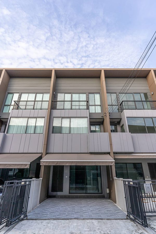 ขายทาวน์โฮม 3ชั้น บ้านกลางเมือง ราชพฤกษ์ ใกล้ Central Westville มี 3 ห้องนอน เจ้าของขายเอง โทร 0868918297 รูปที่ 1