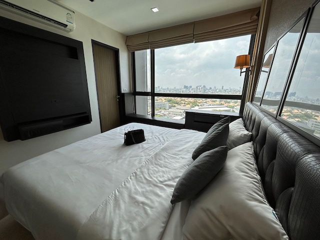 Rhythm Sukhumvit 44 Safe comfortable private 17th floor BTS Phra Khanong รูปที่ 1