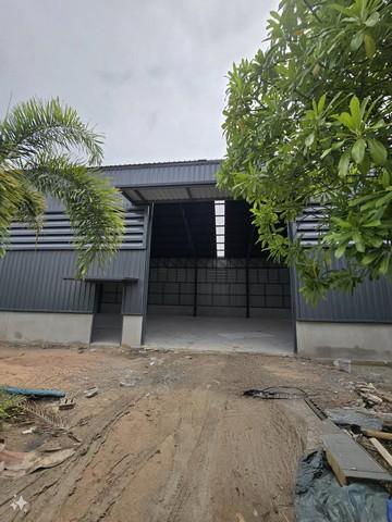 ให้เช่าโกดัง WAREHOUSE FOR RENT รถใหญ่เข้า-ออกได้ ใกล้มอเตอร์เวย์ ใกล้ตลาดจตุจักร จังหวัดชลบุรี รูปที่ 1