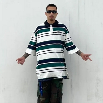 เสื้อโปโลแขนสั้นลําลอง พิมพ์ลายทาง ทรงหลวม ขนาดใหญ่ สวมใส่สบาย สไตล์เกาหลี ฮิปฮอป สําหรับผู้ชาย และผู้หญิง รูปที่ 5