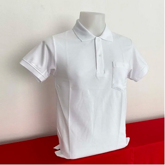 เสื้อโปโลสีขาวล้วน แบบไม่มีโลโก้ แบบชาย ทรงตรง มีกระเป๋าที่หน้าอก ส่วน แบบหญิง ทรงเข้ารูป ไม่มีกระเป๋า รูปที่ 5