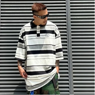 เสื้อโปโลแขนสั้นลําลอง พิมพ์ลายทาง ทรงหลวม ขนาดใหญ่ สวมใส่สบาย สไตล์เกาหลี ฮิปฮอป สําหรับผู้ชาย และผู้หญิง รูปที่ 4