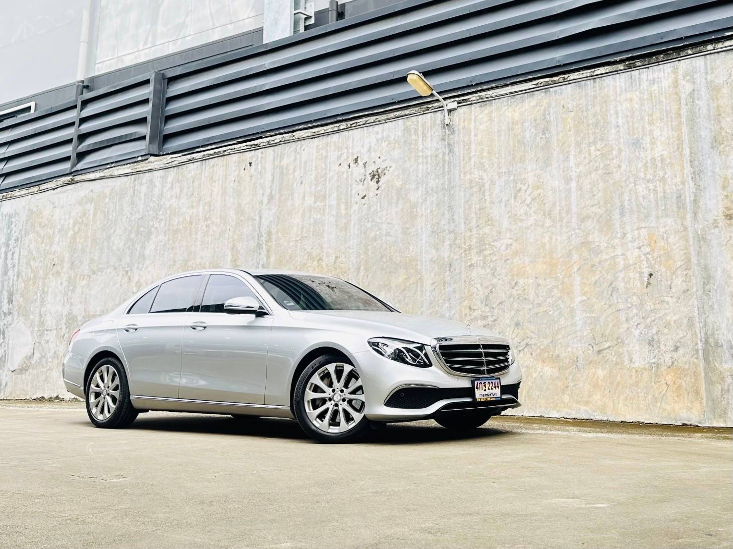 2017 Mercedes-Benz E 220 D Exclusive โฉม W213 รูปที่ 1