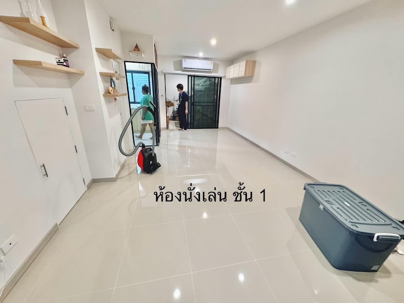 BH3176 ปล่อยเช่าทาวน์โฮม 3 ชั้น Patio Srinakarin - Rama 9 ย่านกรุงเทพกรีฑา ตกแต่งสไตล์มินิมอล อนุญาตให้เลี้ยงสัตว์(เล็กๆ)ได้ รูปที่ 1