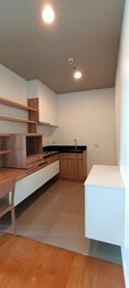 Blocs 77 comfortable private spacious 18th floor BTS On Nut