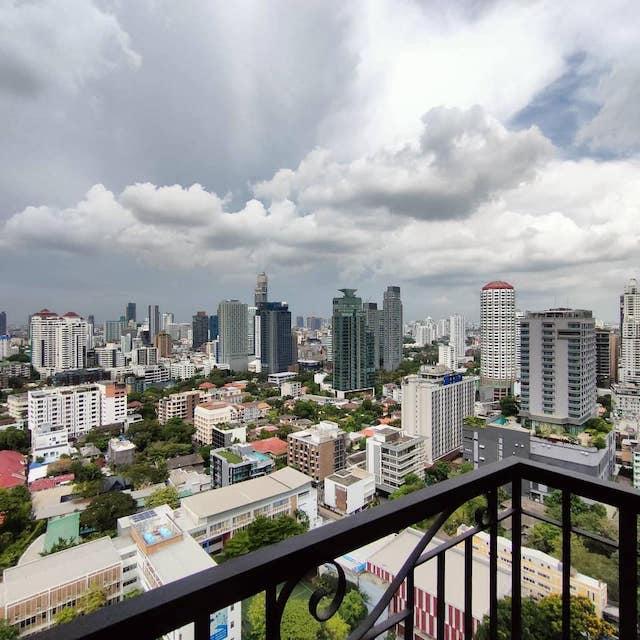 The Crest Sukhumvit 34 Private quiet beautiful view 26th floor BTS Thonglor รูปที่ 1