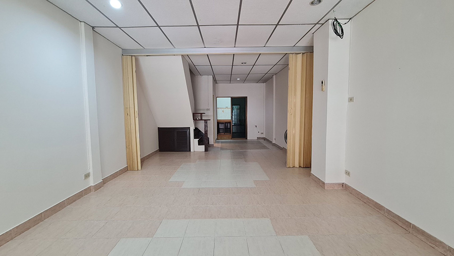 ขายทาวเฮ้าส์ 2ชั้น หมู่บ้านสราญรมย์ แยกเกษตร-นวมินทร์ สนใจติดต่อ โทร 086-9689170 รูปที่ 3