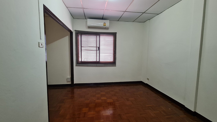 ขายทาวเฮ้าส์ 2ชั้น หมู่บ้านสราญรมย์ แยกเกษตร-นวมินทร์ สนใจติดต่อ โทร 086-9689170 รูปที่ 7