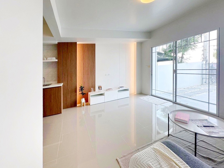 ขายบ้าน หมู่บ้านอินดี้ 1 บางนา ก.ม.7 ตกแต่งงานเฟอร์นิเจอร์ built-in ทั้งหลัง สนใจโทร 086 968 9170 รูปที่ 4