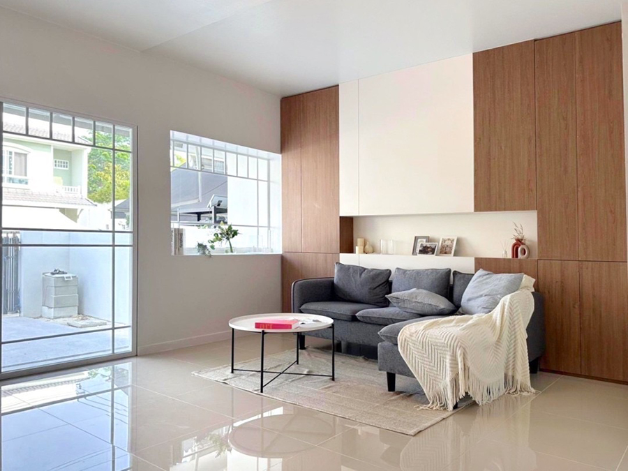 ขายบ้าน หมู่บ้านอินดี้ 1 บางนา ก.ม.7 ตกแต่งงานเฟอร์นิเจอร์ built-in ทั้งหลัง สนใจโทร 086 968 9170 รูปที่ 3