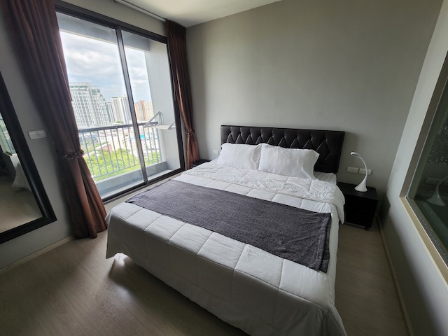 Rhythm Sukhumvit 44 spacious convenient quiet 23rd floor BTS Phra Khanong รูปที่ 1