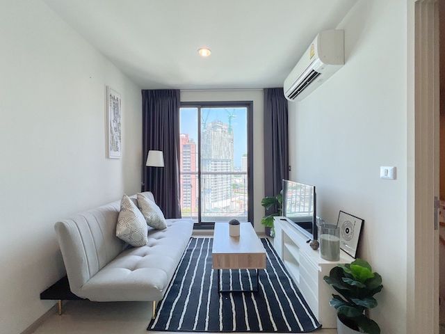 Rhythm Sukhumvit 42 Private quiet comfortable 18th floor BTS Ekkamai รูปที่ 1