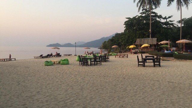 ขายที่ดินพร้อมโรงแรมบนเกาะช้าง ติดหาดทราย ขายถูกสุดชัวร์ มีใบอนุญาตโรงแรม รูปที่ 1