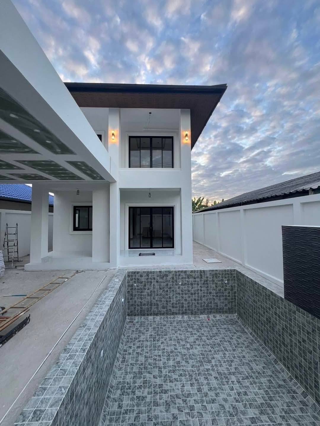 ชัยพฤกษ์ 2 ใกล้ทะเลแค่ 4 กิโล  บ้านโทน Modern style | ขาว-ดำ-wood  Private Luxury Pool Villa รูปที่ 1