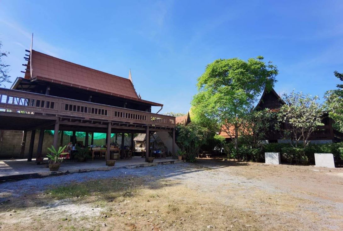 บ้านเรือนไทย สวยท่ามกลางธรรมชาติ บรรยากาศร่มรื่น วิวภูเขา บนพื้นที่ 1 ไร่ อู่ทอง สุพรรณบุรี รูปที่ 1