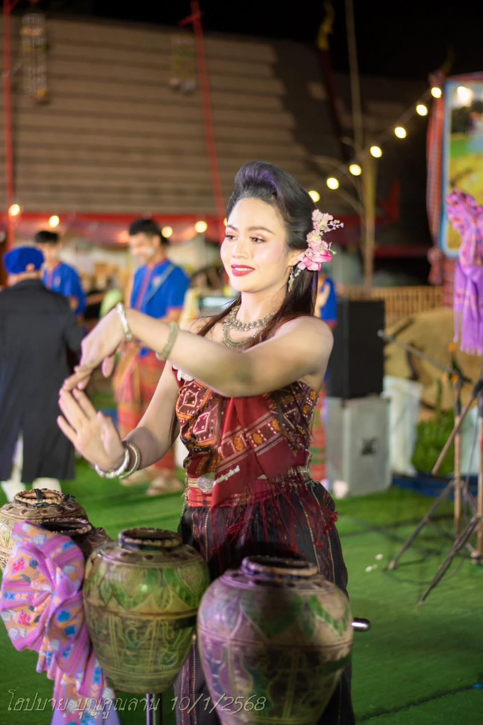 การแสดงดนตรีพื้นบ้านอีสาน วงโปงลาง รูปที่ 4