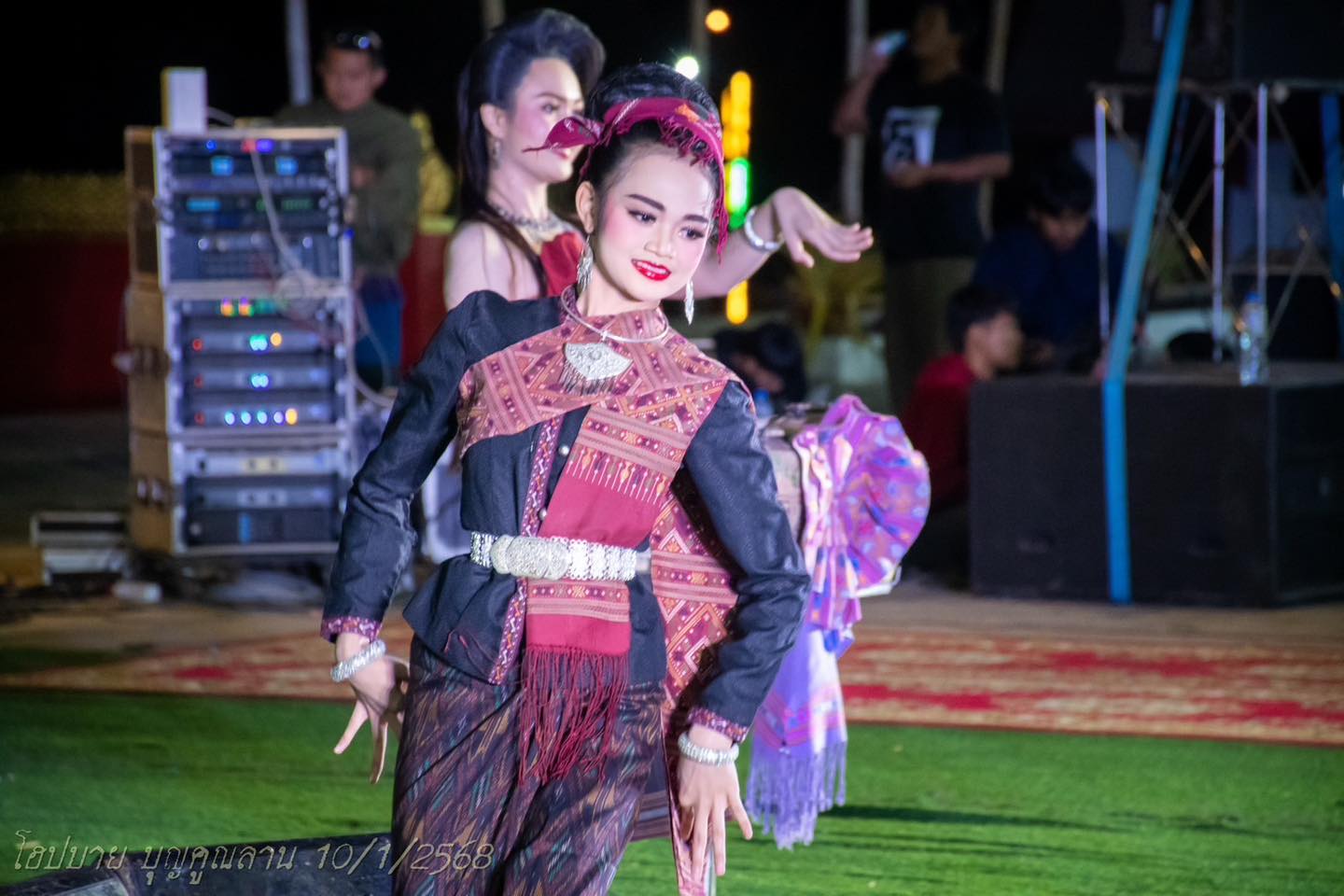 การแสดงดนตรีพื้นบ้านอีสาน วงโปงลาง รูปที่ 7