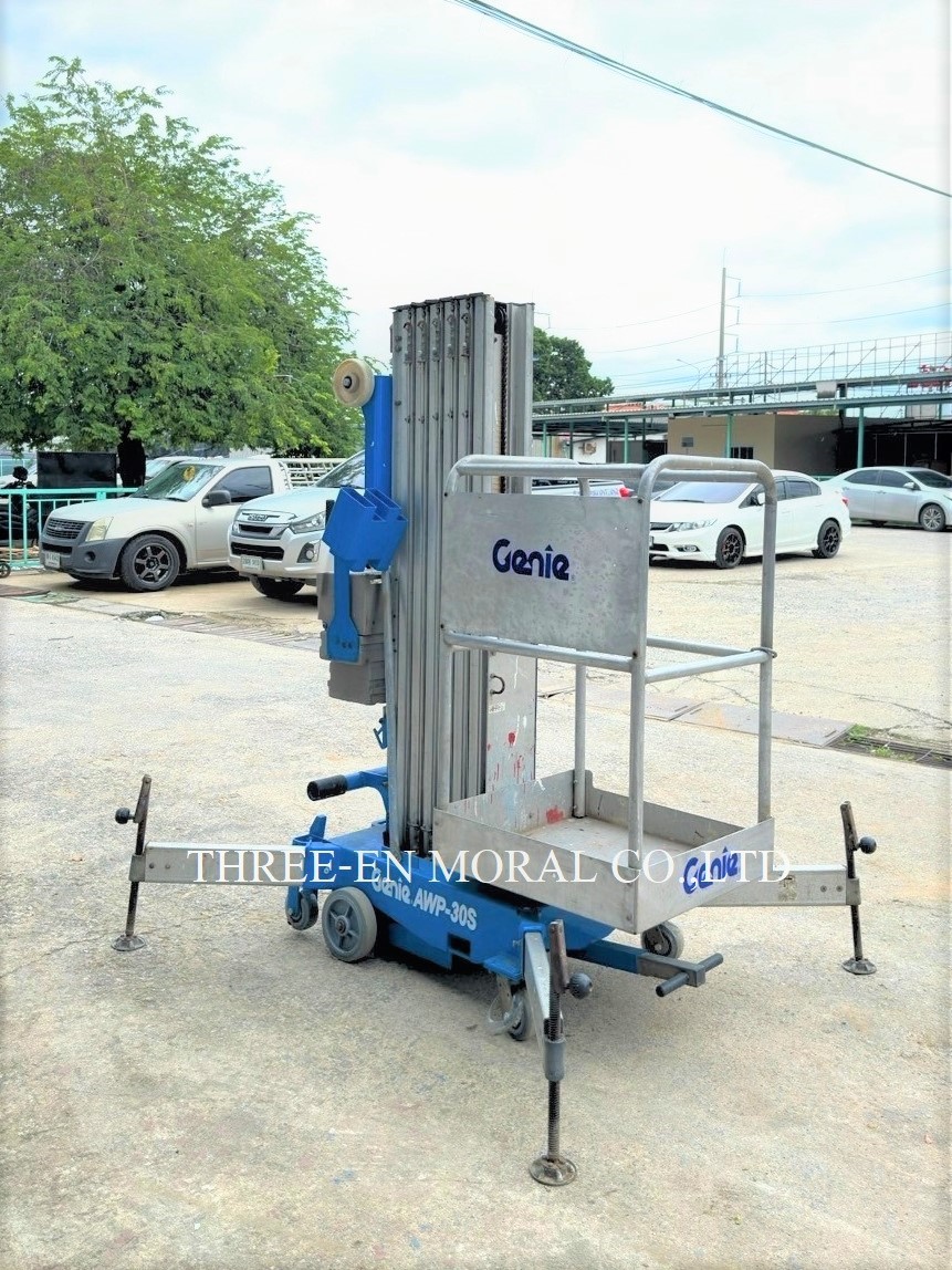 รถกระเช้า Personal Lift Genie AWP30S  รูปที่ 1