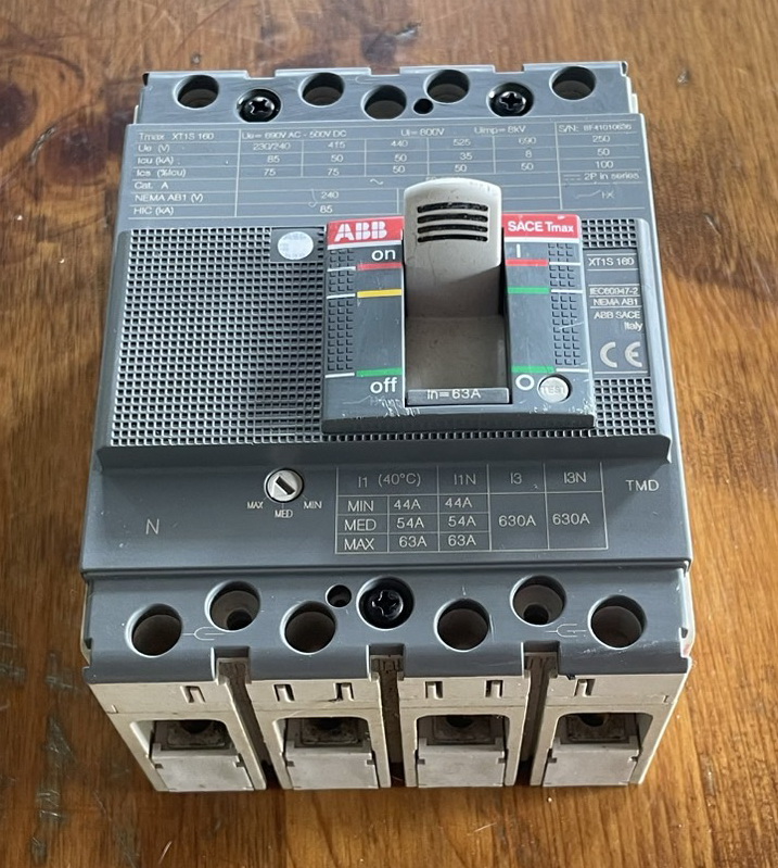 ขาย เมน เบรกเกอร์ 4 โพล เอบีบี 32-63 แอมป์ Main Breaker ABB XT1S ,XT2S ,XT2H 160 32-40-50-63A 4P มือสอง รูปที่ 1