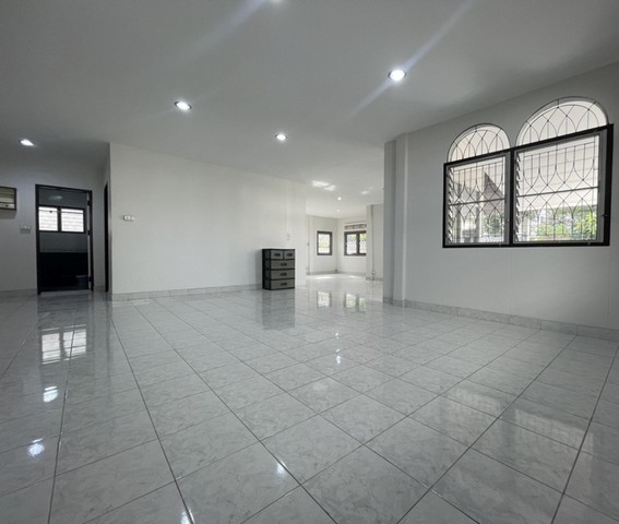 RENT บ้านชั้นเดียว  ย่านโชคชัย4  เหมาะอยู่อาศัยและทำโฮมออฟฟิศ ใกล้ MRTโชคชัย4 รูปที่ 1
