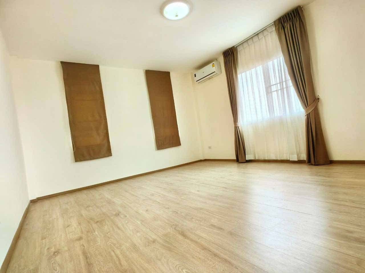 วิวทะเลสาบอยู่หน้าบ้าน!! ขายบ้านเดี่ยว 2 ชั้น ม.เค.ซี.สุวินทวงศ์2 อยู่ปากทางเข้าวัดวีระโชติ ใกล้ฮาราจูกุไทยแลนด์ รูปที่ 7