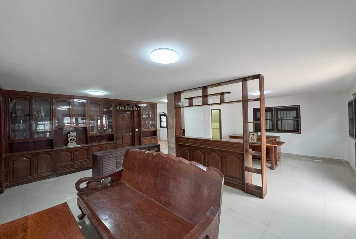 บ้านให้เช่า ตกแต่งใหม่ มบ.เมืองเอก BIG HOUSE for RENT near Rangsit universty and little kid school รูปที่ 1