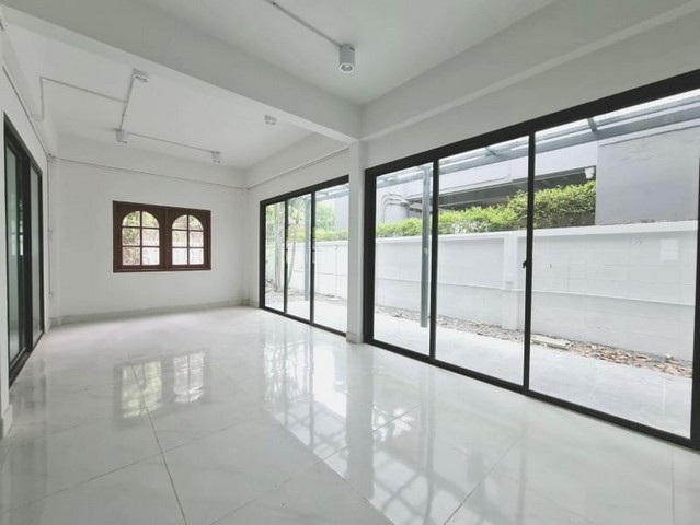 ให้เช่าบ้านเดี่ยว2ชั้นย่านโชคชัย4ลาดพร้าว ใกล้MRTโชคชัย4ใกล้นาคนิวาส ลาดพร้าววังหิน เลียบด่วน เหมาะทำโฮมออฟฟิศ รูปที่ 1