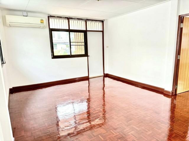 HR 5986 ให้เช่าบ้านเดี่ยว2ชั้นหลังมุม 405 ตร.ม.ย่านสุทธิสารลาดพร้าว48ใกล้MRTภาวนา,MRTสุทธิสาร เหมาะทำโฮมออฟฟิศ รูปที่ 1