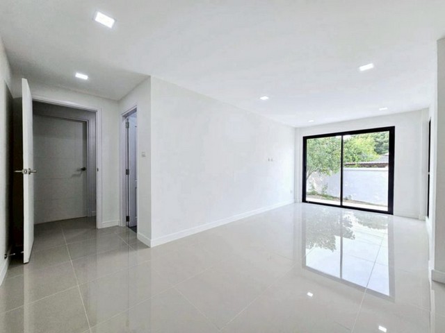 บ้านสวย ทำเลดี รีโนเวทใหม่ มี 2 หลัง โซนแม่เหียะ    รูปที่ 1