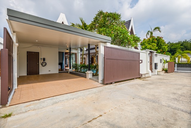 Newly renovation 3 bedrooms villa for rent  at Cherngtaley Laguna Phuket รูปที่ 1