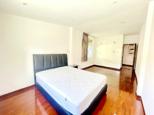 7นอน ให้เช่าทาวน์เฮ้าส์ 3 ชั้น รัชดา1-5 MRT พระราม 9 500 ม. เซ็นทรัล พระราม 9 1.9 กม. ดาดฟ้า หลังใหญ่ 422ตร.ม.37 ตร.วา. รูปที่ 1